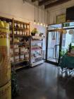 Es cedeix negoci d’herboristeria, dietètica i alimentació ecològica.